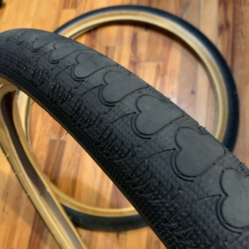 29” SE Bikes x Vee Tire Co Bockacks, Black with skinwall.